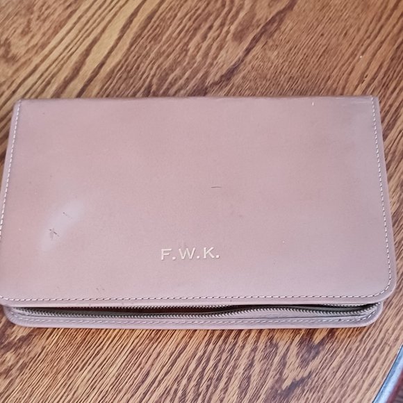 VINTAGE  MEN'S CELLULOID TRAVEL  GROOMING KIT in  GENUINE GOAT LEATHER CASE - Picture 5 of 8